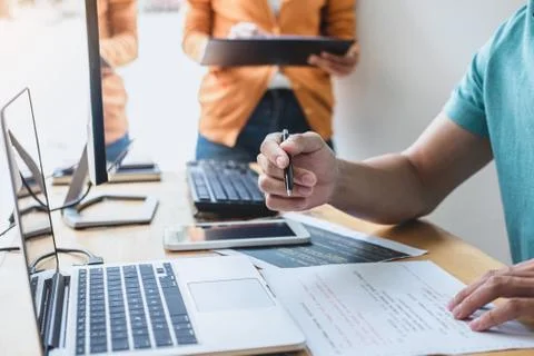 Programmers cooperating at Developing programming and website working in a so Stock-Fotos