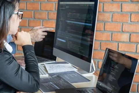 Programmers cooperating at Developing programming and website working in a so Stock-Fotos