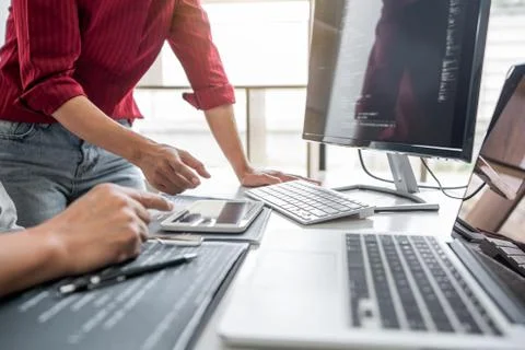 Programmers cooperating at Developing programming and website working in a so Stock-Fotos