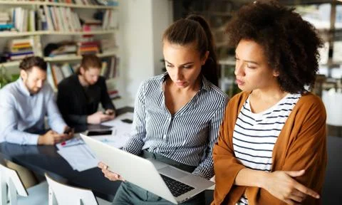 Programmers cooperating at IT company developing apps Stock-Fotos