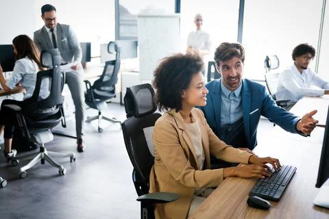 Programmers cooperating at IT company developing apps Stock-Fotos