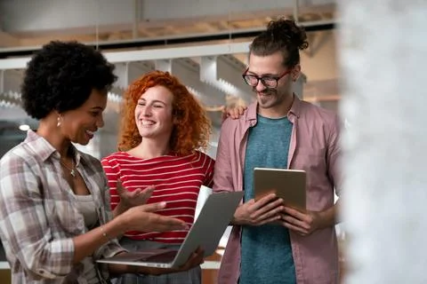 Programmers cooperating at IT company developing apps. People business work Stock-Fotos