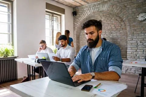 Programmers cooperating at IT company developing apps. Business people Stock-Fotos