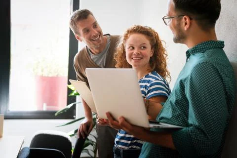 Programmers cooperating at IT company developing apps. Business people tech.. Foto stock