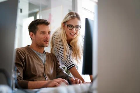 Programmers cooperating at IT company developing apps. Business people tech.. Foto stock