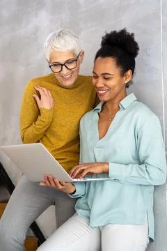 Programmers cooperating at IT company developing apps. People business work Foto stock