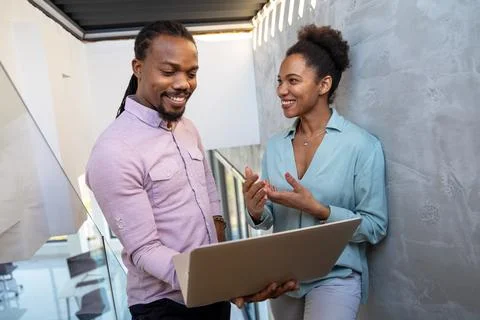 Programmers cooperating at IT company developing apps. People business work.. Foto stock