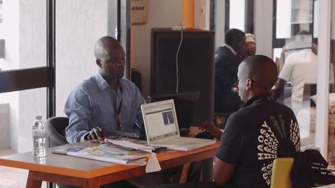 Programmers at kLab, an Open Space for IT Entrepreneurs in Kigali, Rwanda Vidéo 82350608