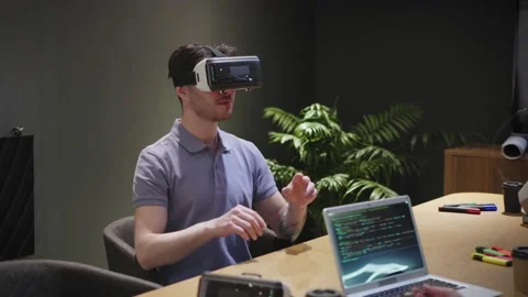 Programmers testing VR software in office Video stock 142062827