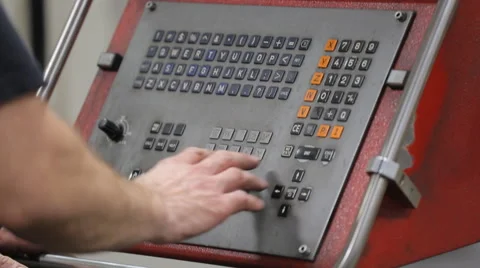 Programming a CNC machine 库存影片 58303851