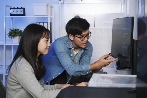 Programming development technology work at night. 库存照片