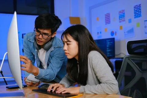 Programming development technology work at night. 库存照片