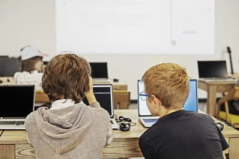 Programming lesson in college for teenagers. Back to school. Modern IT dire.. Stock-Fotos