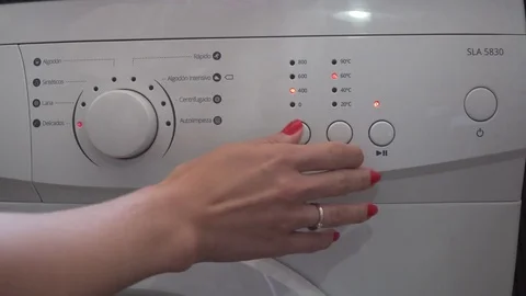 Programming a washing machine Video stock 81475821