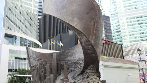 Progress and Advancement sculpture at Raffles Place, Singapore Vídeos de archivo 303623341