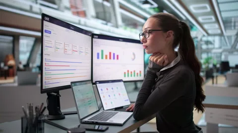 Project Manager Carefully Tracks Team Progress Using OKR Dashboard 動画素材 344713484