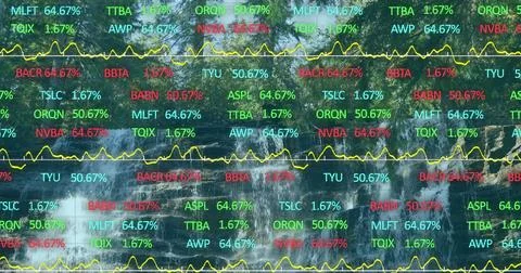 Projecting waterfall cascade streaming down mossy rock face at forested ravine, Foto stock