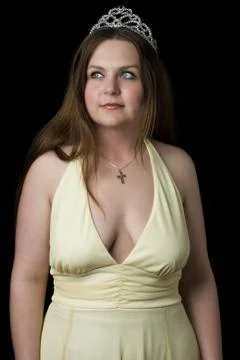 Prom queen looking up Stockfoto's
