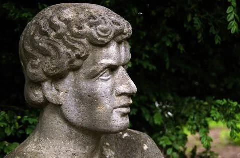 Prometheus Nachdenklich blickende Statue im griechisch, klassischem Stil. ... Stock Photos