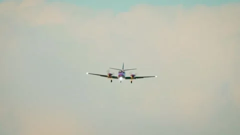 Propeller Aircraft Final Approach. Twin engine turboprop airplane approaching Video stock 345501050