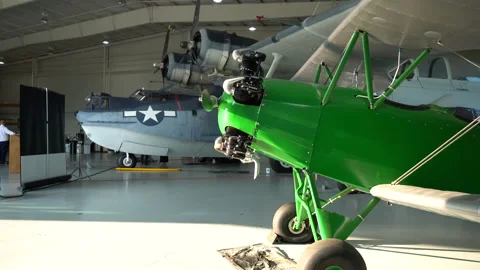 Propeller Airplane Flying Fixed Wing Aircraft Aviation Travel 4K 스톡 동영상 161913785
