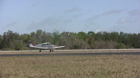 Propeller airplane Stock Footage 658485