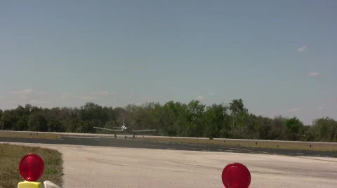 Propeller airplane Stock Footage 667947