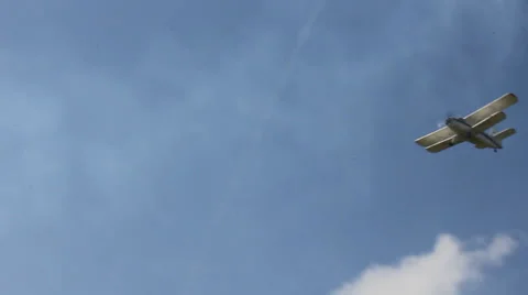 Propeller airplane in the sky 8970 스톡 동영상 26721098