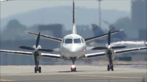 Propeller plane runway heat Video stock 40402738