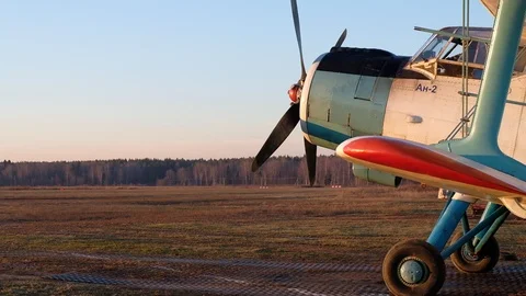 Propeller rotates. Video stock 98656318