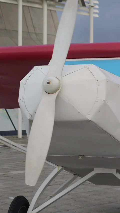 Propeller rotating on small airplane Vidéo 307865713