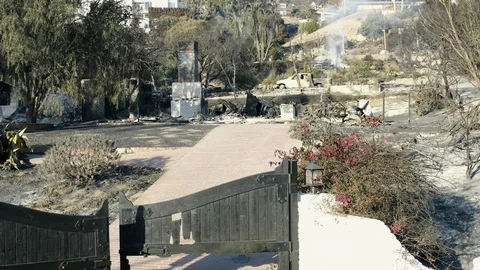 Properties burnt due to the Woolsey Fire - 2018 Видео 98946019