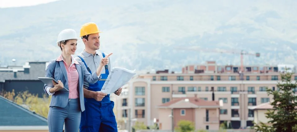 Property developer and construction worker creating project together Foto stock
