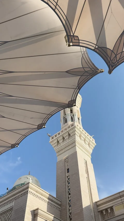 Prophet's Mosque Minaret and Retractable Umbrella 스톡 동영상 343793803