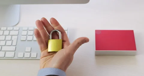 Protection of personal data with a reliable lock. Vídeos de archivo 148379858