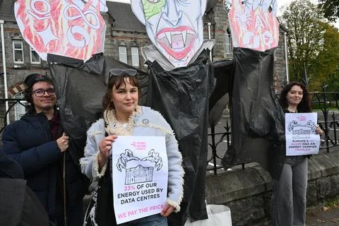 Protest against data cantres outside the International AI Summit 2026 in Dublin, Stock-Fotos
