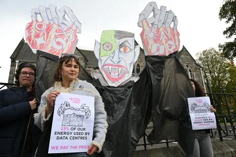 Protest against data cantres outside the International AI Summit 2026 in Dublin, Stock-Fotos