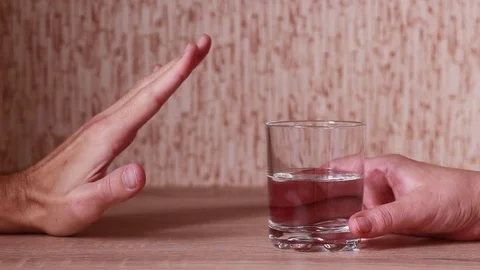 Protest against a glass of gin Vídeo Stock 82522829