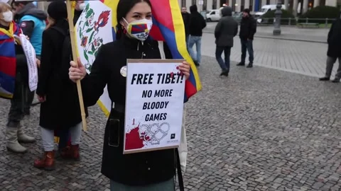 Protest in Berlin against Beijing Winter Olympics, Berlín, DE - 04 Jan 2022 Video stock 204091946