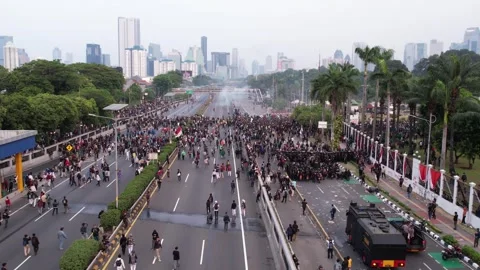PROTEST AT INDONESIAN PARLEMENT BECAUSE SUDDENLY CHANGES OF ELECTION LAW Video stock 282574382