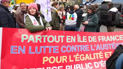 Protest in Paris against government plan to cut teaching jobs, París, FR - 31 Ma 库存影片 331873469