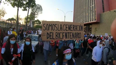 Protest in Peru for coup in 2020 amid the global covid-19 pandemic Vídeos de archivo 147970252