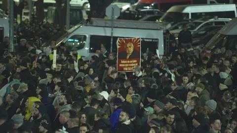 Protest rally against corruption in power in the evening in Sofia 스톡 동영상 324564125