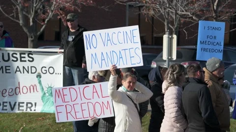 Protest to stop masking and vaxing the children 库存影片 164814305