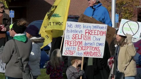 Protest to stop masking and vaxing the children Video stock 164814343