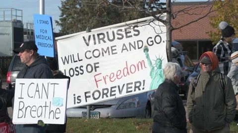 Protest to stop masking and vaxing the children 库存影片 164884598