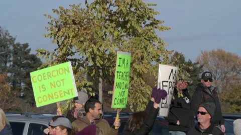 Protest to stop masking and vaxing the children Video stock 164884668
