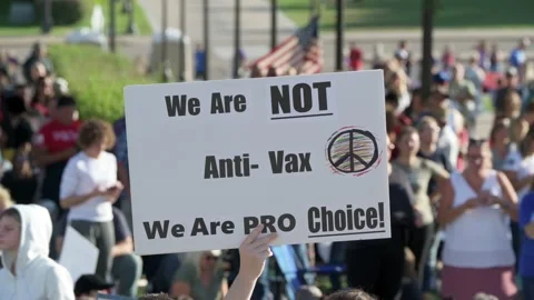 Protest to stop vaccine mandates and passports Video stock 162138994