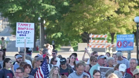 Protest to stop vaccine mandates and passports 库存影片 162144361