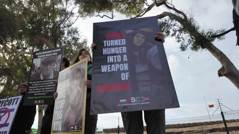 Protest in support of Gaza at US Consulate in Cape Town Video stock 314671973